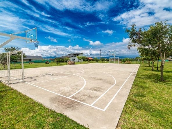 Lotes planos en condominio Las Mesetas, dentro de Ciudad Hacienda Los Reyes, La Guacima, Alajuela.