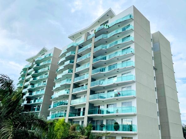 Apartamento de 3 habitaciones a la venta en condominio Paradisus Rohrmoser. Bien adjudicado bancario