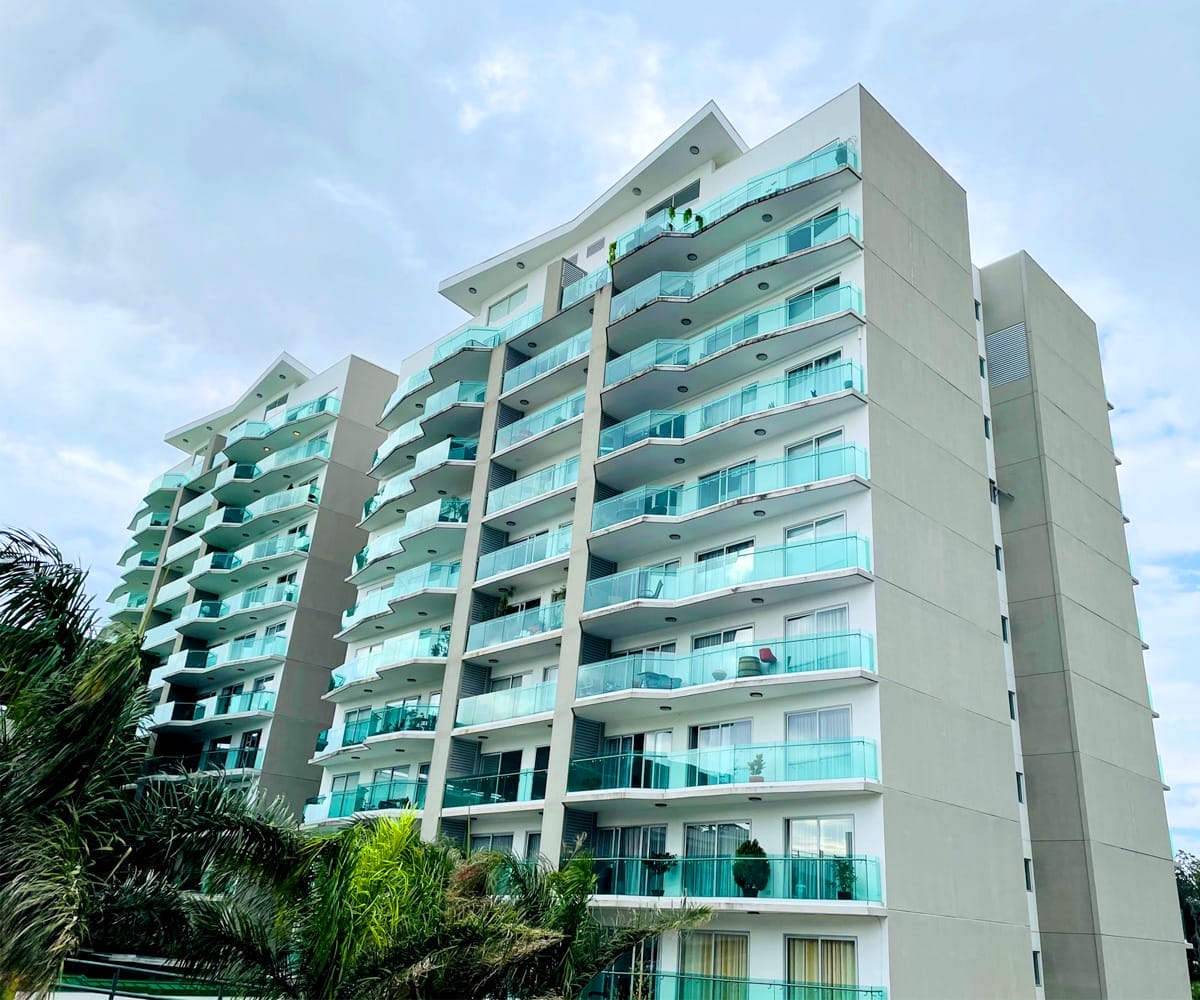 Apartamento de 3 habitaciones a la venta en condominio Paradisus Rohrmoser. Bien adjudicado bancario