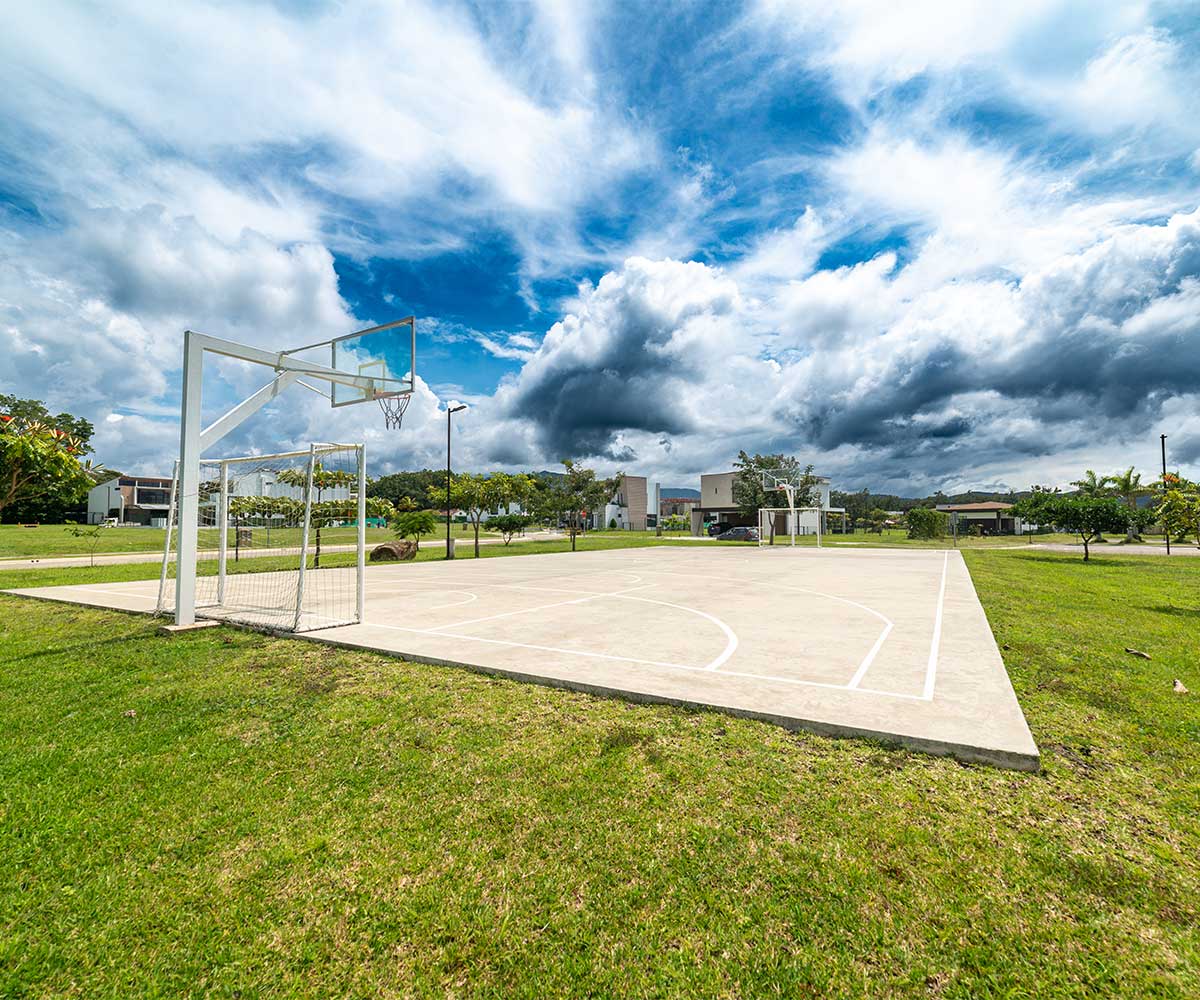 Lotes planos en condominio Las Mesetas, dentro de Ciudad Hacienda Los Reyes, La Guacima, Alajuela.