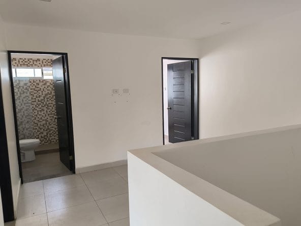 Casa de 2 plantas a la venta en condominio Rivera del Irazú, San Nicolas, Cartago.