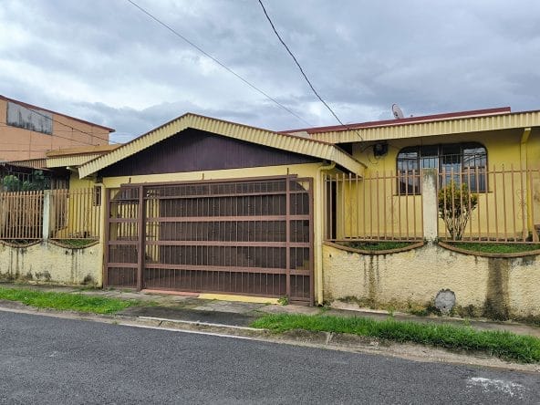 Casa independiente de 1 planta a la venta en Desamparados, Gravilias, El Porvenir, San José. Bien adjudicado bancario.