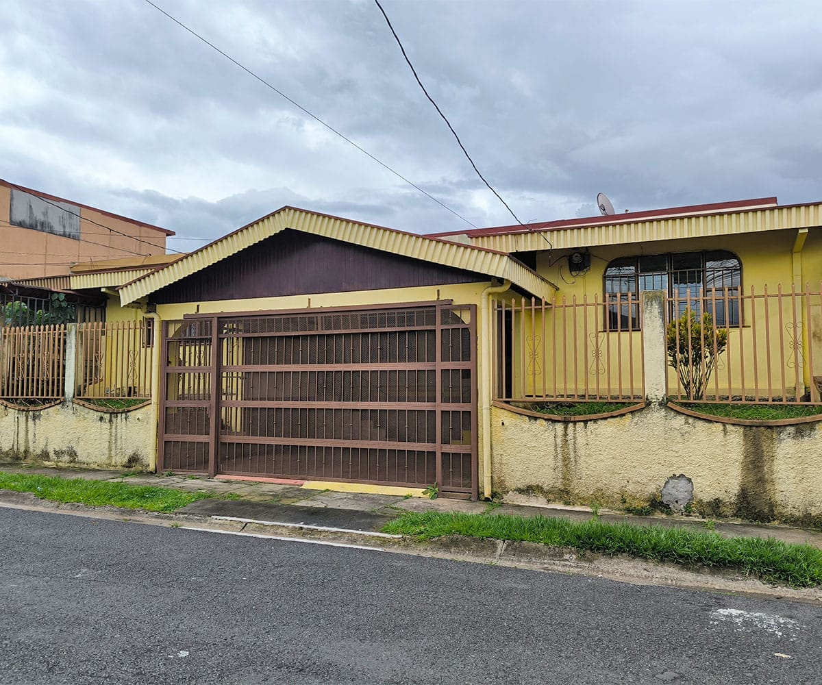 Casa independiente de 1 planta a la venta en Desamparados, Gravilias, El Porvenir, San José. Bien adjudicado bancario.