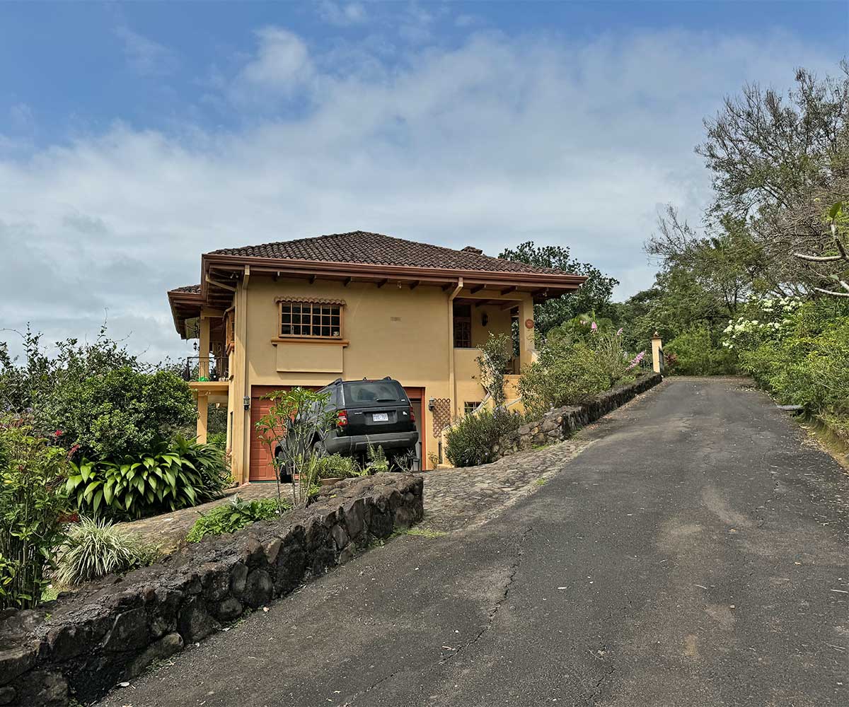 Impresionante propiedad a la venta en el Eco Residencial Villas del Arroyo en Las Vueltas de La Guacima.