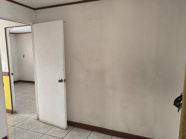 Casa independiente de 1 planta a la venta en Desamparados, Gravilias, El Porvenir, San José. Bien adjudicado bancario.