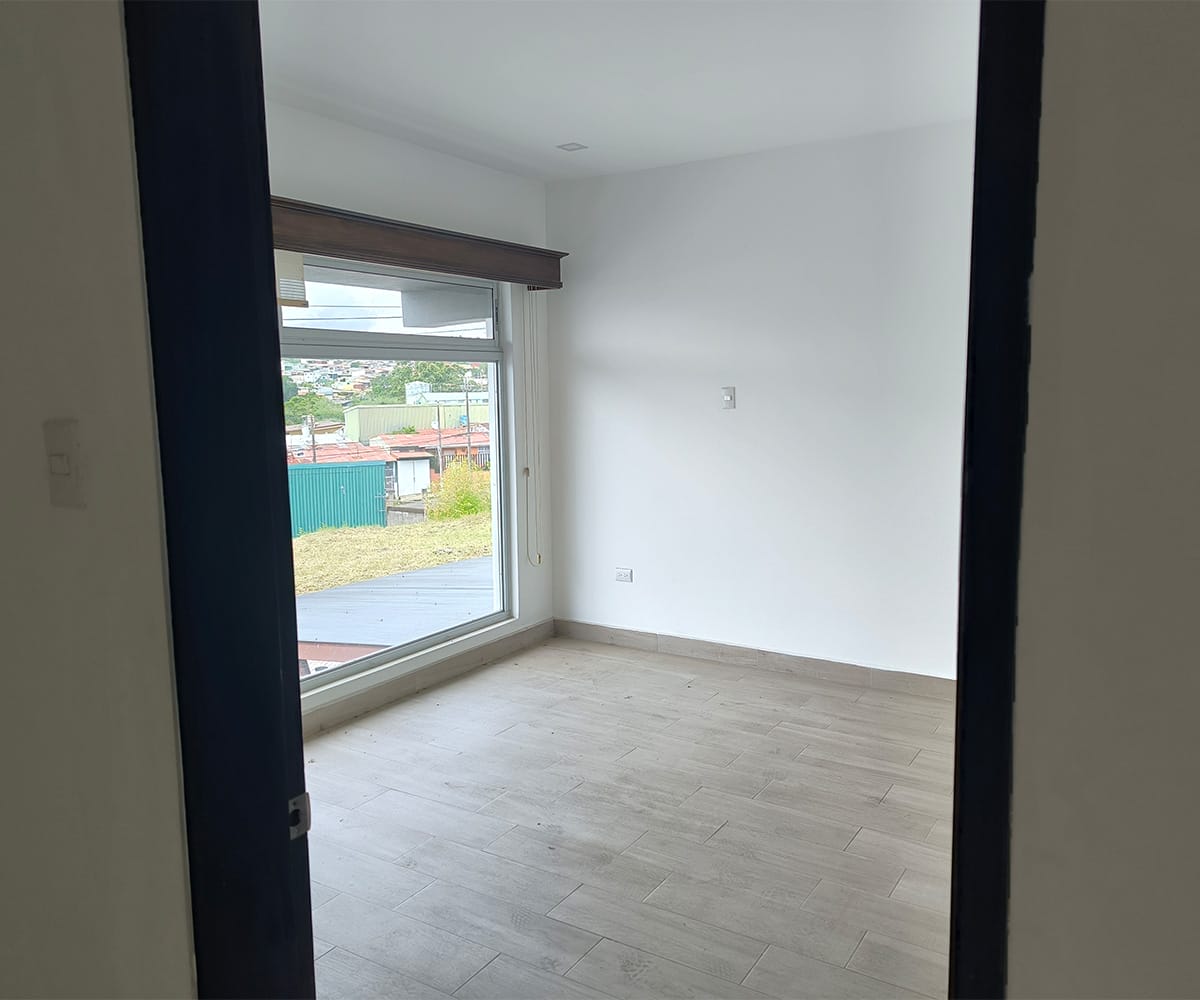 Casa de 2 plantas a la venta en condominio Rivera del Irazú, San Nicolas, Cartago.