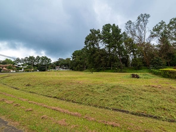 Lote de 1.886 m2 a la venta en el residencial de Ciudad Hacienda Los Reyes, La Guacima.