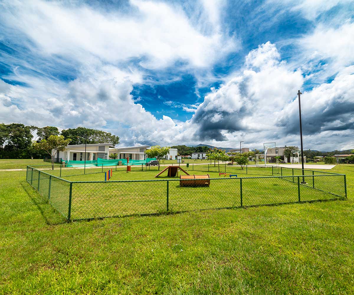 Lotes planos en condominio Las Mesetas, dentro de Ciudad Hacienda Los Reyes, La Guacima, Alajuela.