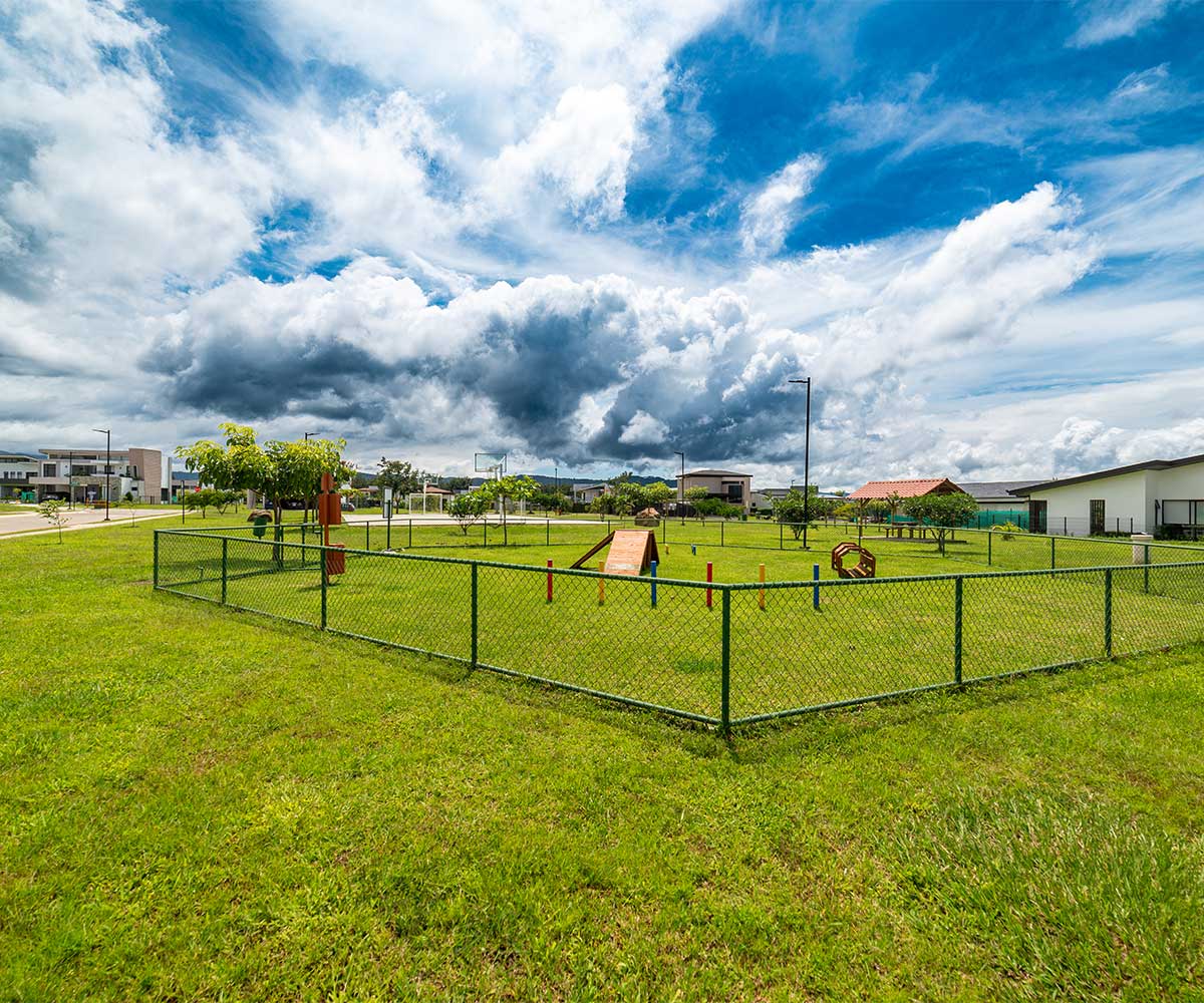 Lotes planos en condominio Las Mesetas, dentro de Ciudad Hacienda Los Reyes, La Guacima, Alajuela.