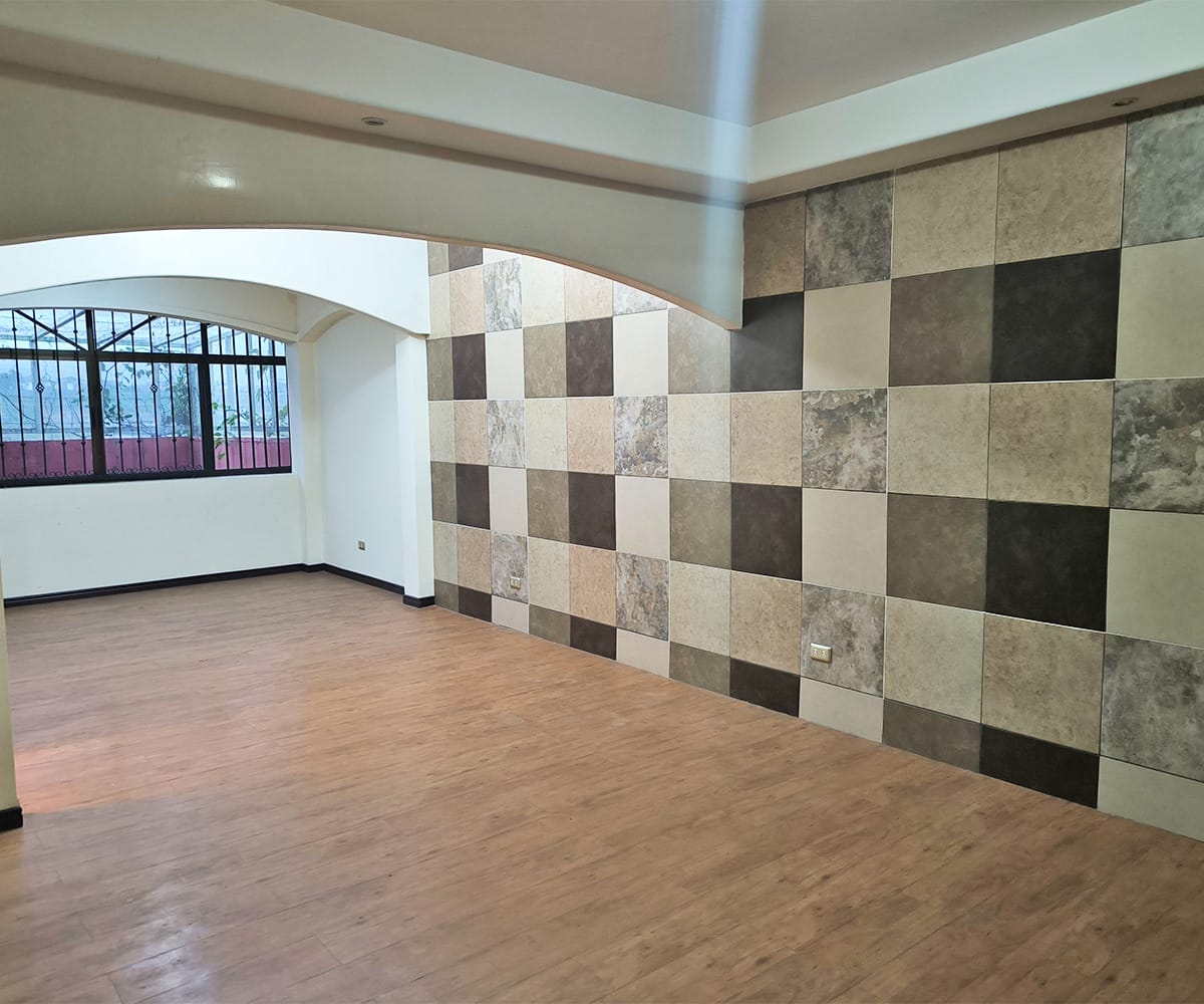 Casa de 3 niveles a la venta en residencial Danza del Sol en La Unión, Cartago. Remate bancario.