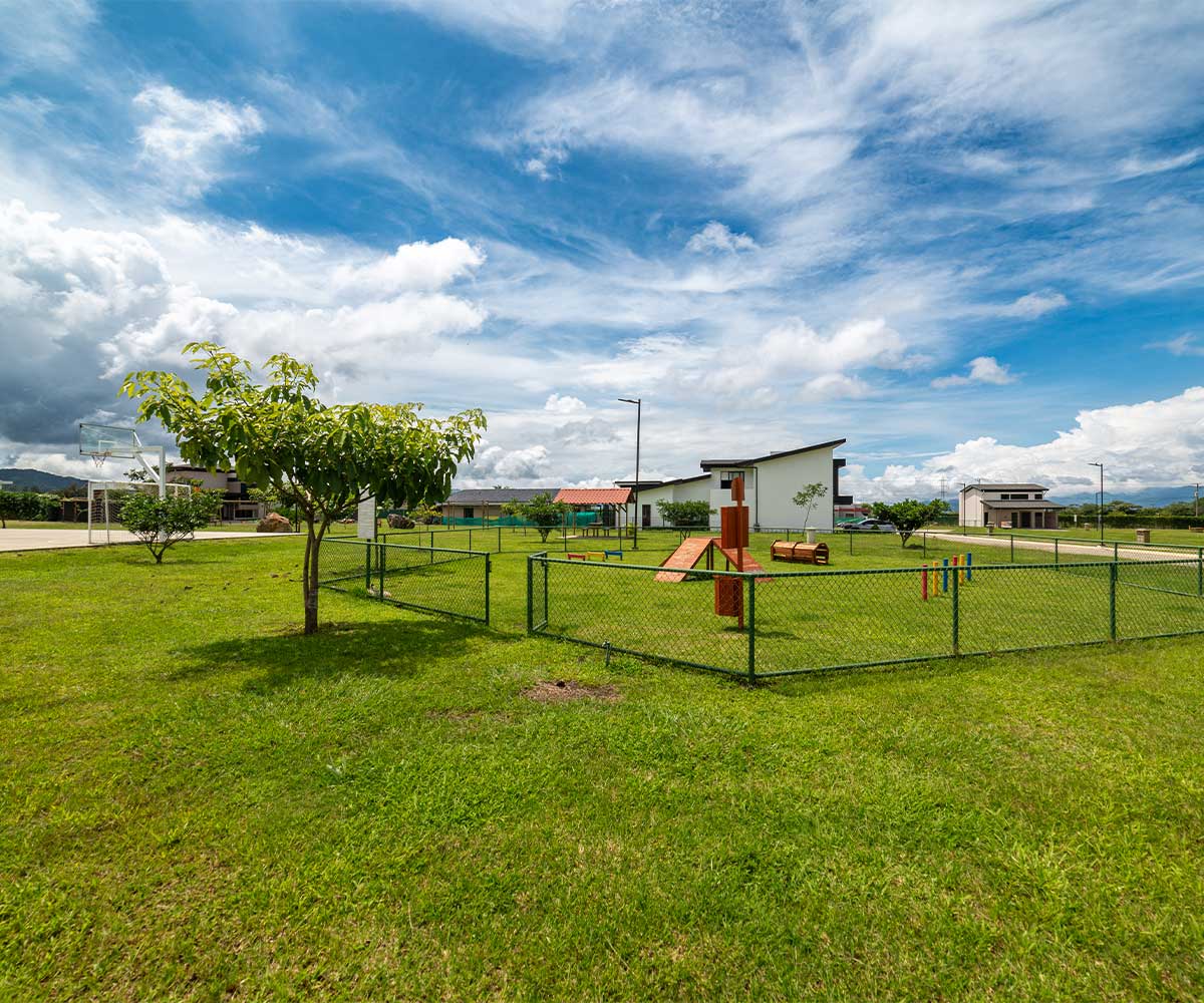 Lotes planos en condominio Las Mesetas, dentro de Ciudad Hacienda Los Reyes, La Guacima, Alajuela.