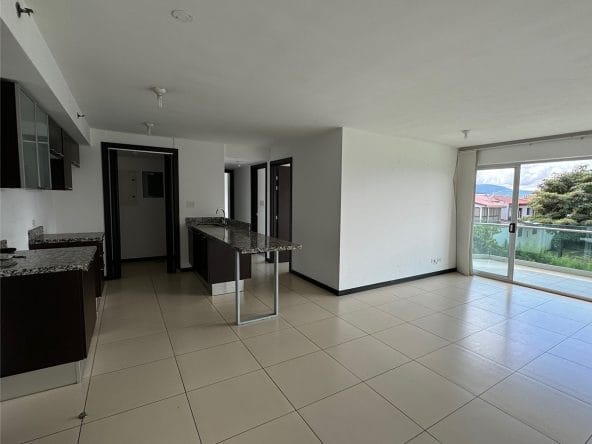 Apartamento de 3 habitaciones a la venta en condominio Paradisus Rohrmoser.