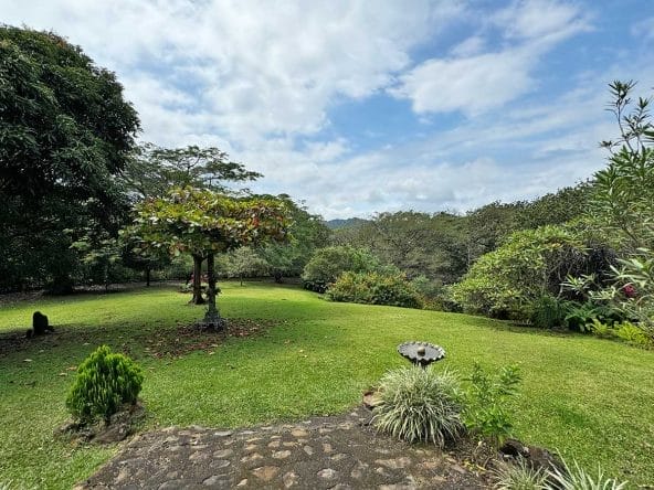 Impresionante propiedad a la venta en el Eco Residencial Villas del Arroyo en Las Vueltas de La Guacima.