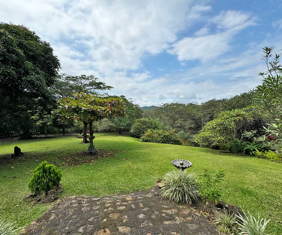 Impresionante propiedad a la venta en el Eco Residencial Villas del Arroyo en Las Vueltas de La Guacima.