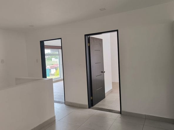 Casa de 2 plantas a la venta en condominio Rivera del Irazú, San Nicolas, Cartago.