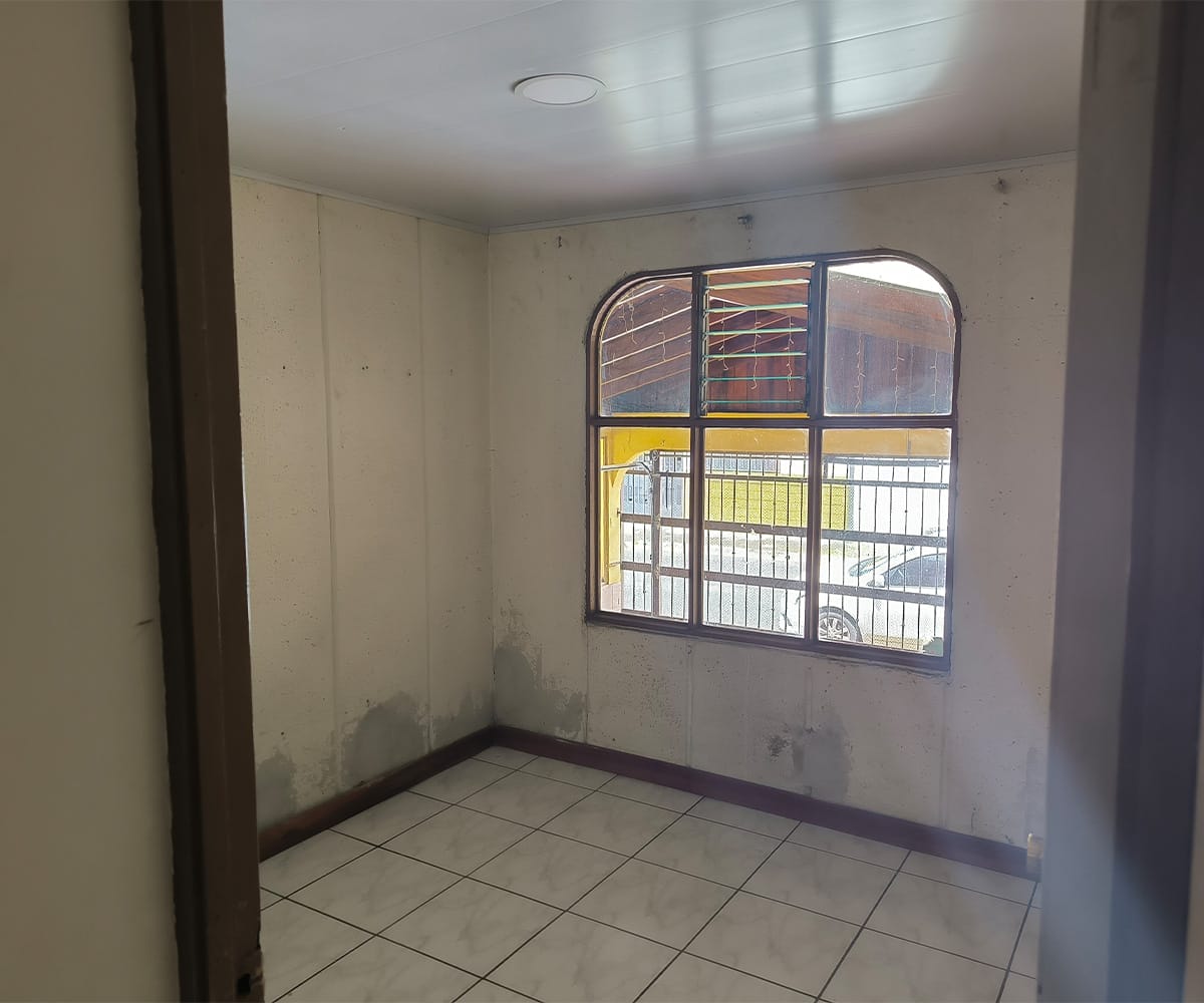 Casa independiente de 1 planta a la venta en Desamparados, Gravilias, El Porvenir, San José. Bien adjudicado bancario.