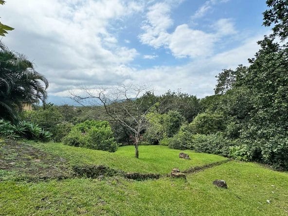 Impresionante propiedad a la venta en el Eco Residencial Villas del Arroyo en Las Vueltas de La Guacima.