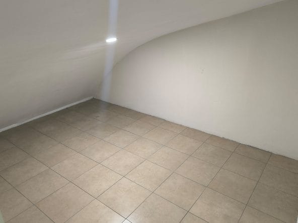 Casa de 3 niveles a la venta en residencial Danza del Sol en La Unión, Cartago. Remate bancario.