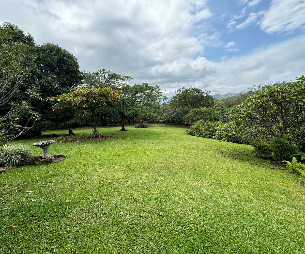 Impresionante propiedad a la venta en el Eco Residencial Villas del Arroyo en Las Vueltas de La Guacima.