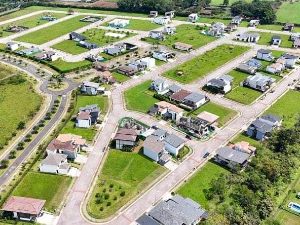 Lotes planos en condominio Las Mesetas, dentro de Ciudad Hacienda Los Reyes, La Guacima, Alajuela.