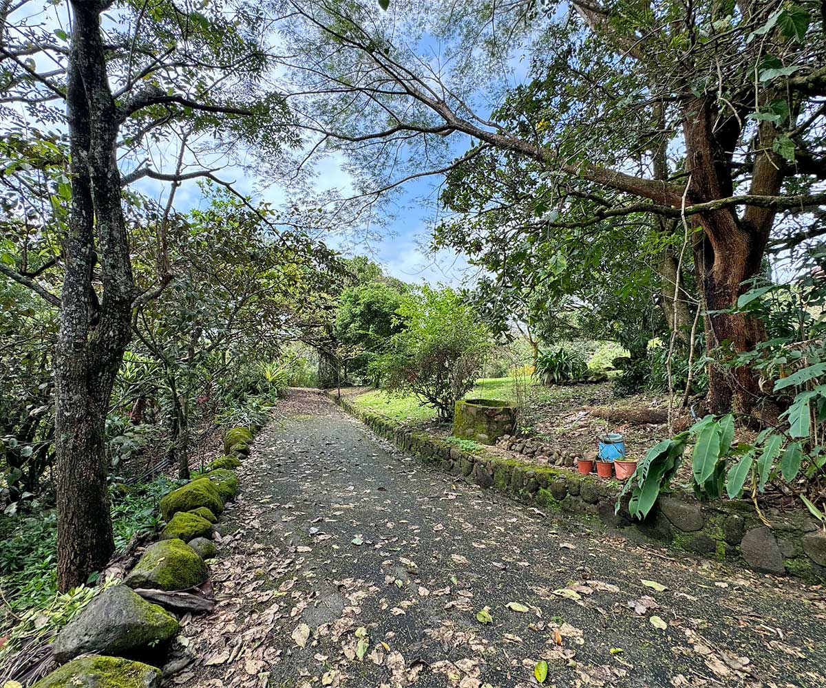 Impresionante propiedad a la venta en el Eco Residencial Villas del Arroyo en Las Vueltas de La Guacima.