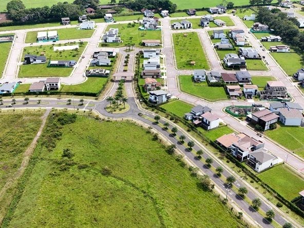 Lotes planos en condominio Las Mesetas, dentro de Ciudad Hacienda Los Reyes, La Guacima, Alajuela.