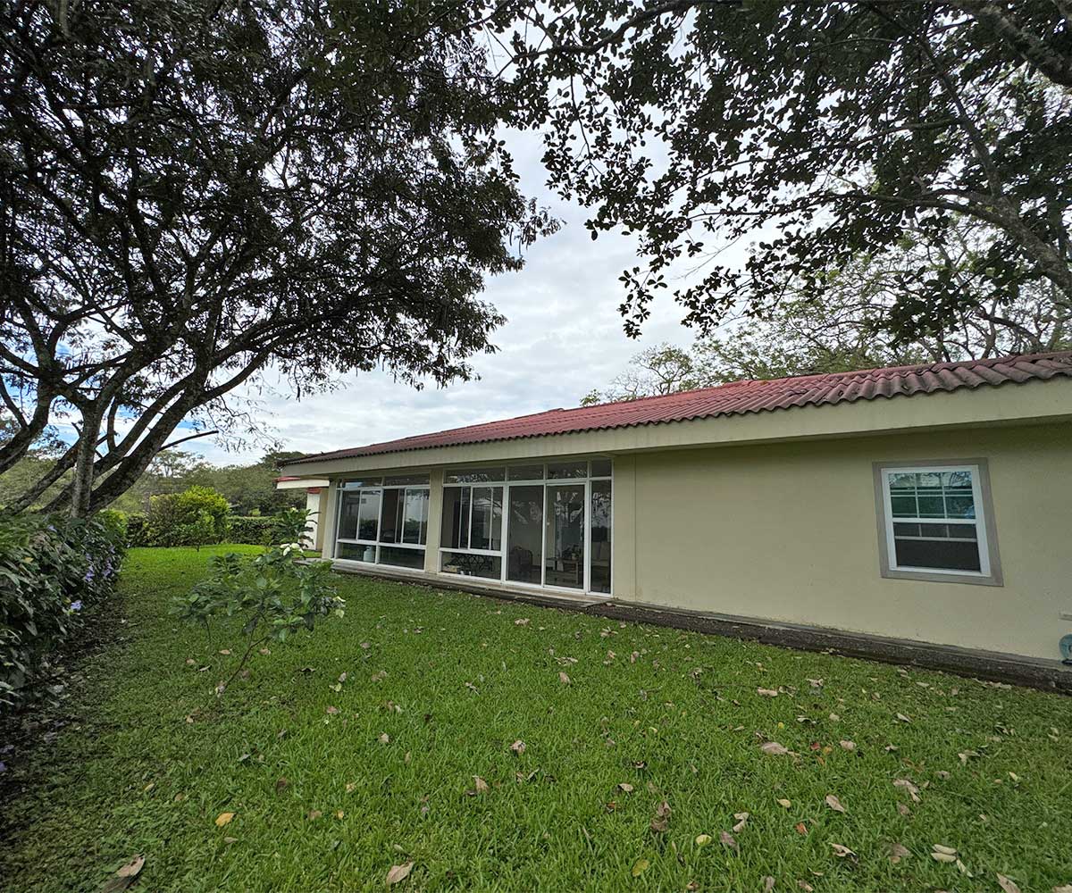 Casa de 1 planta con 4 habitaciones a la venta en Ciudad Hacienda Los Reyes, La Guacima.