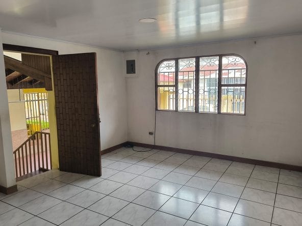 Casa independiente de 1 planta a la venta en Desamparados, Gravilias, El Porvenir, San José. Bien adjudicado bancario.