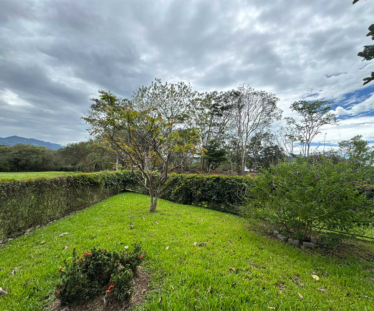 Casa de 1 planta con 4 habitaciones a la venta en Ciudad Hacienda Los Reyes, La Guacima.