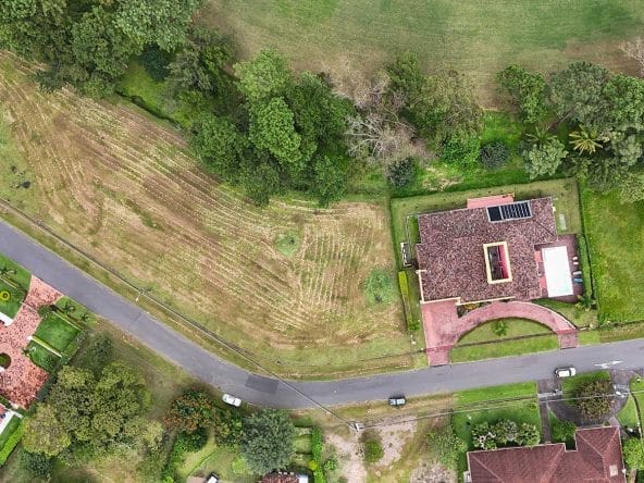 Lote de 1.886 m2 a la venta en el residencial de Ciudad Hacienda Los Reyes, La Guacima.