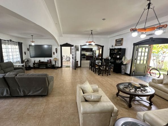 Casa a la venta en Turrucares, Alajuela.