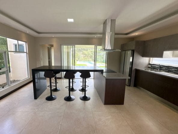 Casa de 2 plantas a la venta en condominio Villas del Río en Alajuela