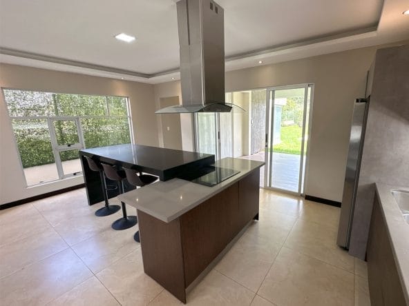 Casa de 2 plantas a la venta en condominio Villas del Río en Alajuela