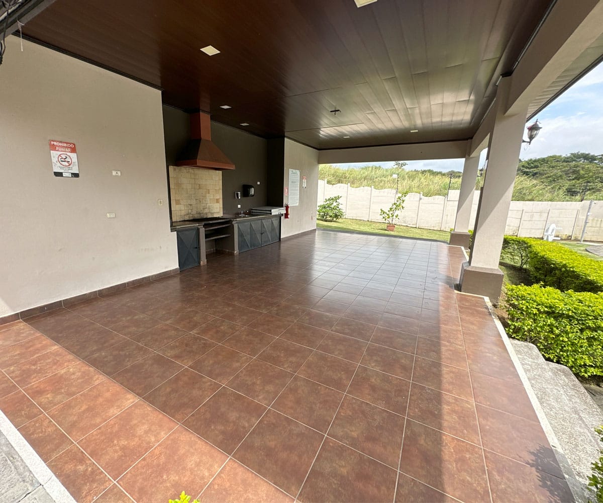 Casa de 2 plantas a la venta en condominio Villas del Río en Alajuela