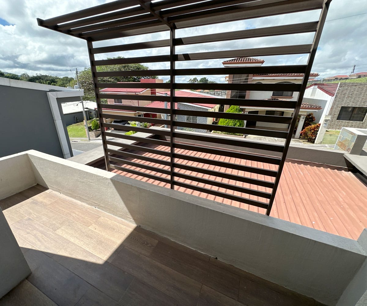 Casa de 2 plantas a la venta en condominio Villas del Río en Alajuela