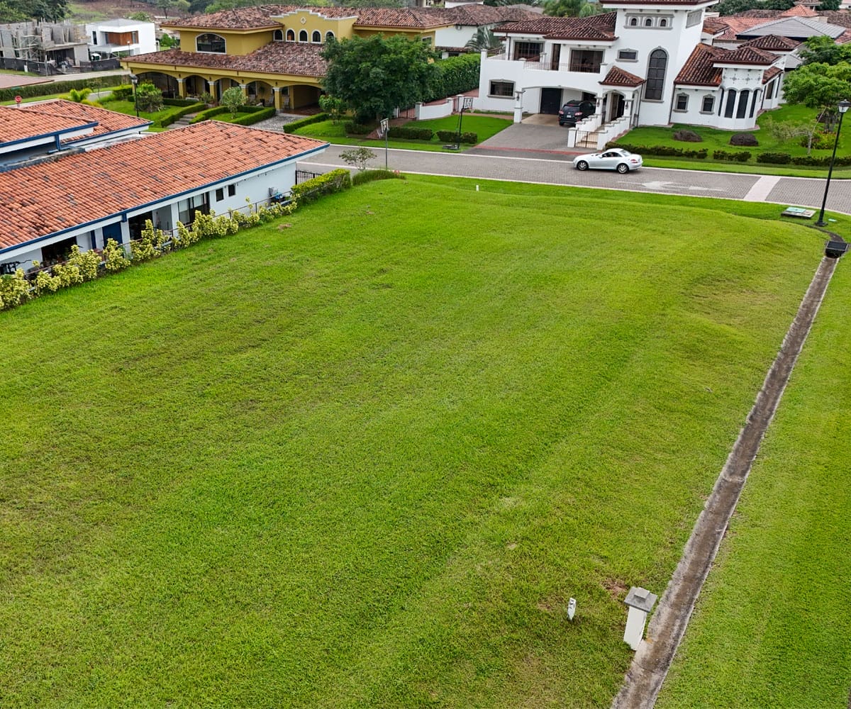 Lote a la venta en condominio Las Vueltas en Ciudad Hacienda Los Reyes, La Guacima, Alajuela