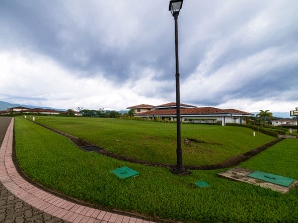 Lote a la venta en condominio Las Vueltas en Ciudad Hacienda Los Reyes, La Guacima, Alajuela