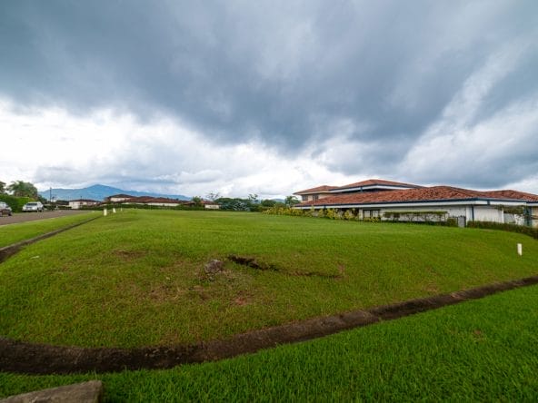 Lote a la venta en condominio Las Vueltas en Ciudad Hacienda Los Reyes, La Guacima, Alajuela