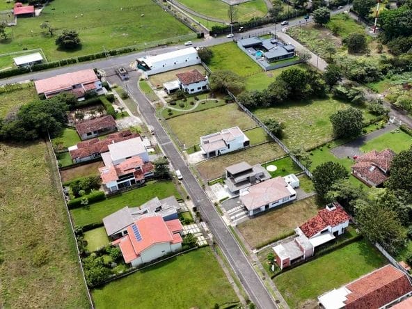 Lote de 517 m2 a la venta en Condominio Los Castillos en La Guacima.