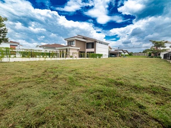 Lote de 517 m2 a la venta en Condominio Los Castillos en La Guacima.