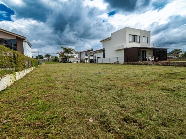 Lote de 517 m2 a la venta en Condominio Los Castillos en La Guacima.