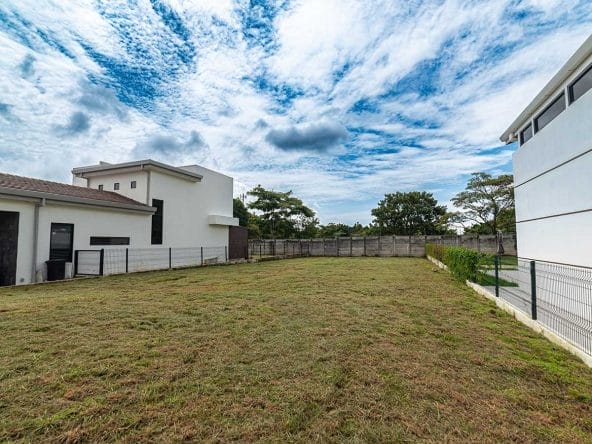 Lote de 517 m2 a la venta en Condominio Los Castillos en La Guacima.