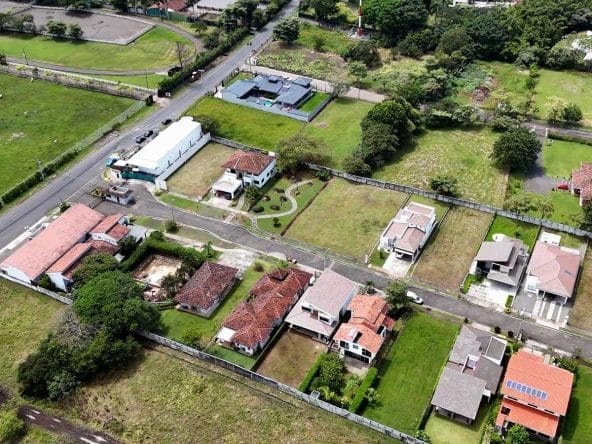 Lote de 517 m2 a la venta en Condominio Los Castillos en La Guacima.