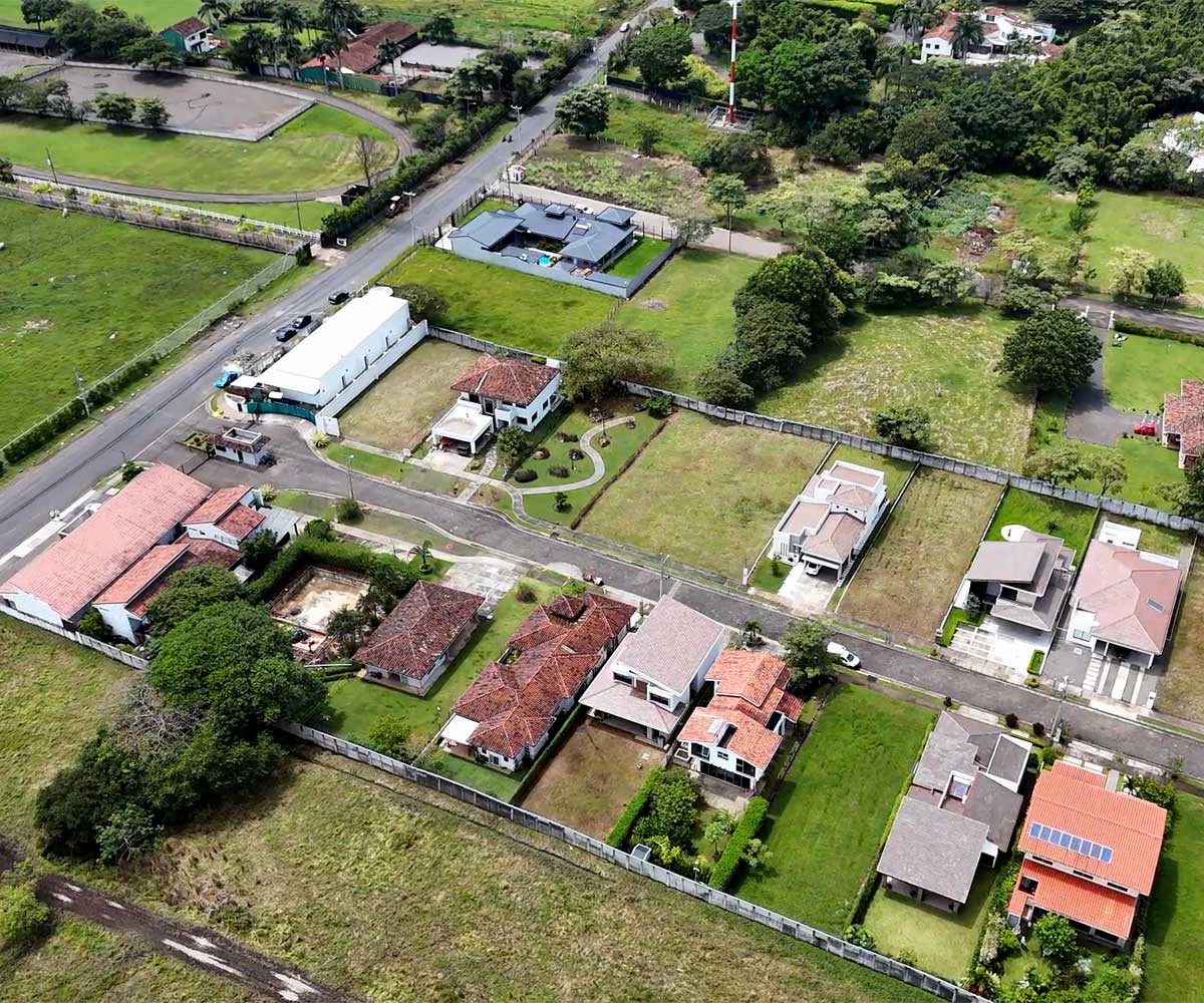 Lote de 517 m2 a la venta en Condominio Los Castillos en La Guacima.