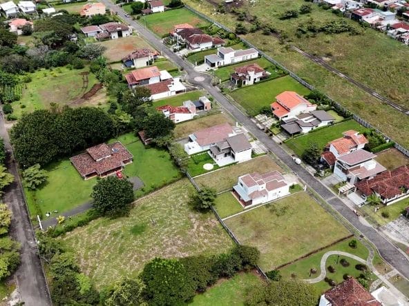 Lote de 517 m2 a la venta en Condominio Los Castillos en La Guacima.