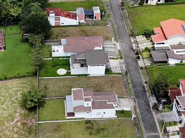 Lote de 517 m2 a la venta en Condominio Los Castillos en La Guacima.