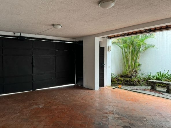 Casa independiente a la venta en Escazú. Remate bancario.