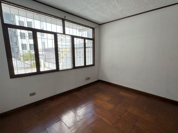 Casa independiente a la venta en Escazú. Remate bancario.