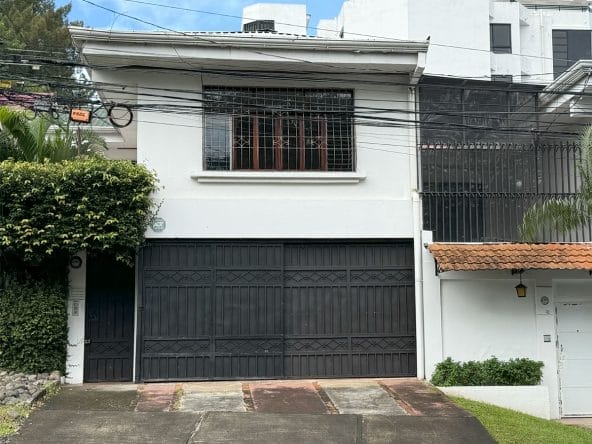 Casa independiente a la venta en Escazú. Remate bancario.