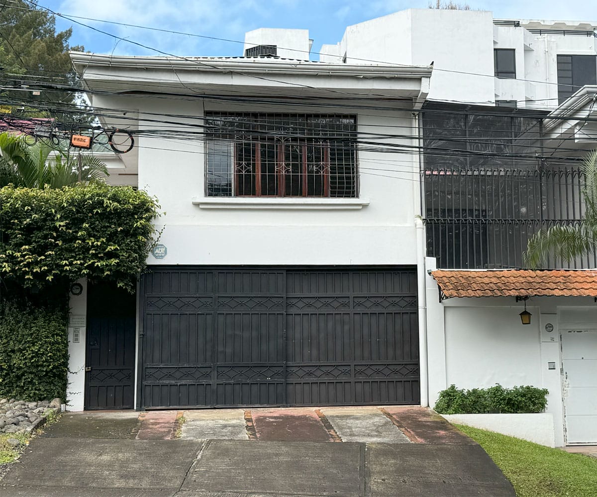 Casa independiente a la venta en Escazú. Remate bancario.